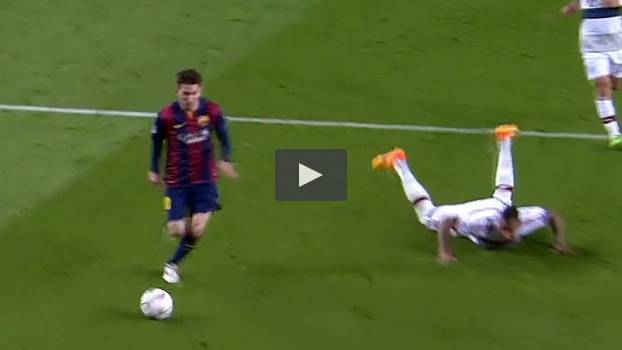 Você viu? Messi deixou Boateng no chão com drible 
